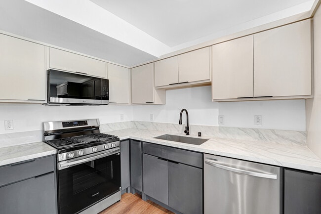 property at 356 1/2 N Chicago St