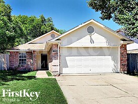 1409 Grovecrest Dr in Arlington, TX - Building Photo