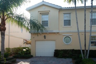 193 Santa Barbara Way in Palm Beach Gardens, FL - Building Photo - Building Photo