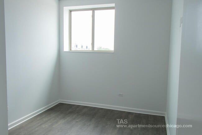 928 W Dakin St, Unit 301 in Chicago, IL - Building Photo - Building Photo