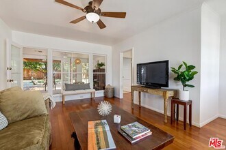 7236 Encino Ave in Los Angeles, CA - Building Photo - Building Photo