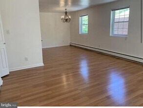 512 Stidman Dr in Springfield, PA - Building Photo - Building Photo
