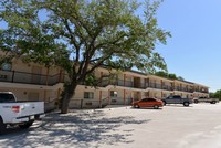 Eagle Ford Apartments in Three Rivers, TX - Foto de edificio - Building Photo