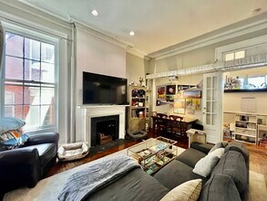 546 Chapel St in New Haven, CT - Building Photo - Building Photo
