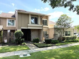 11526 Village Pl Dr in Houston, TX - Building Photo