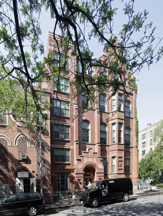 Pencer House in New York, NY - Building Photo