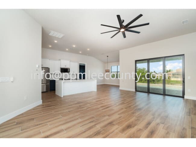 9379 Snapper Cir in Port Charlotte, FL - Building Photo - Building Photo