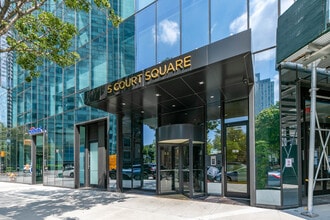 5 Court Sq in Long Island City, NY - Building Photo - Building Photo