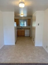 1 S 15th St in Cottage Grove, OR - Foto de edificio - Building Photo