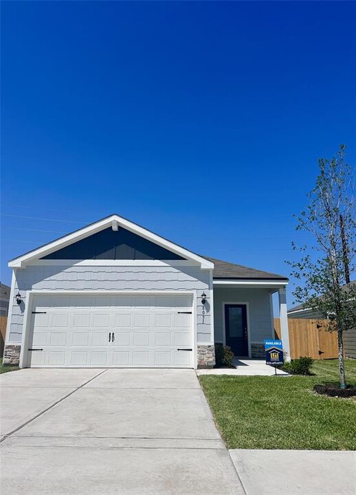 8031 Alpine Bearberry Dr in Houston, TX - Building Photo
