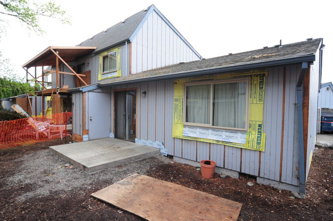 West Side Apartment in Stayton, OR - Building Photo - Building Photo