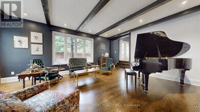 8 Mead Ct in Toronto, ON - Building Photo - Building Photo