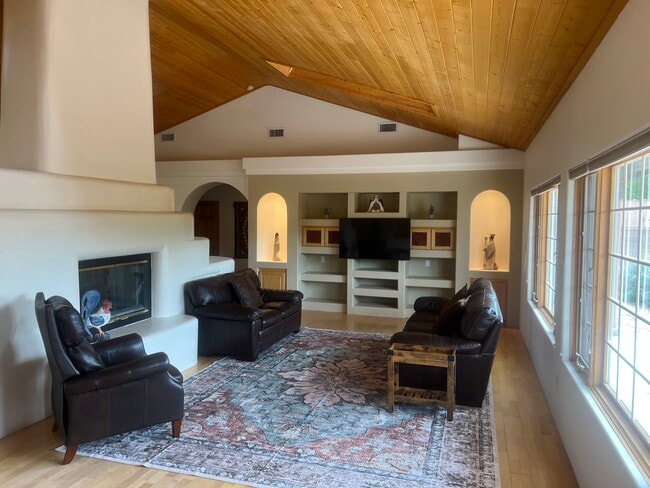 2504 Griegos Pl NW in Albuquerque, NM - Building Photo - Building Photo