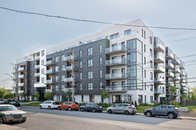 Signagure Boos-Franc in St. Laurent, QC - Building Photo - Building Photo