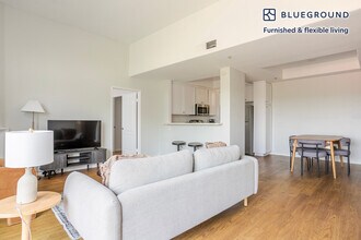 2225 S Beverly Glen Blvd in Los Angeles, CA - Building Photo - Building Photo