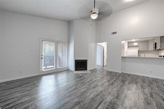 8545 Midpark Rd in Dallas, TX - Foto de edificio - Building Photo