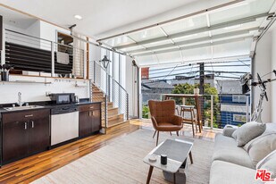 24 Westminster Ave in Los Angeles, CA - Building Photo