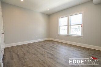 120 Kenrick St, Unit 5 in Boston, MA - Foto de edificio - Building Photo