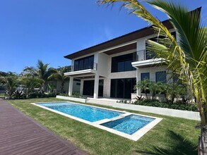 13085 Coronado Terrace in North Miami, FL - Building Photo - Building Photo