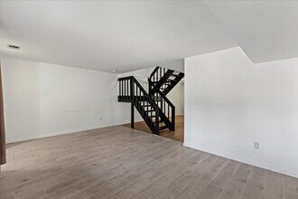 2609 Dogwood Ct in Hamilton, NJ - Building Photo - Building Photo