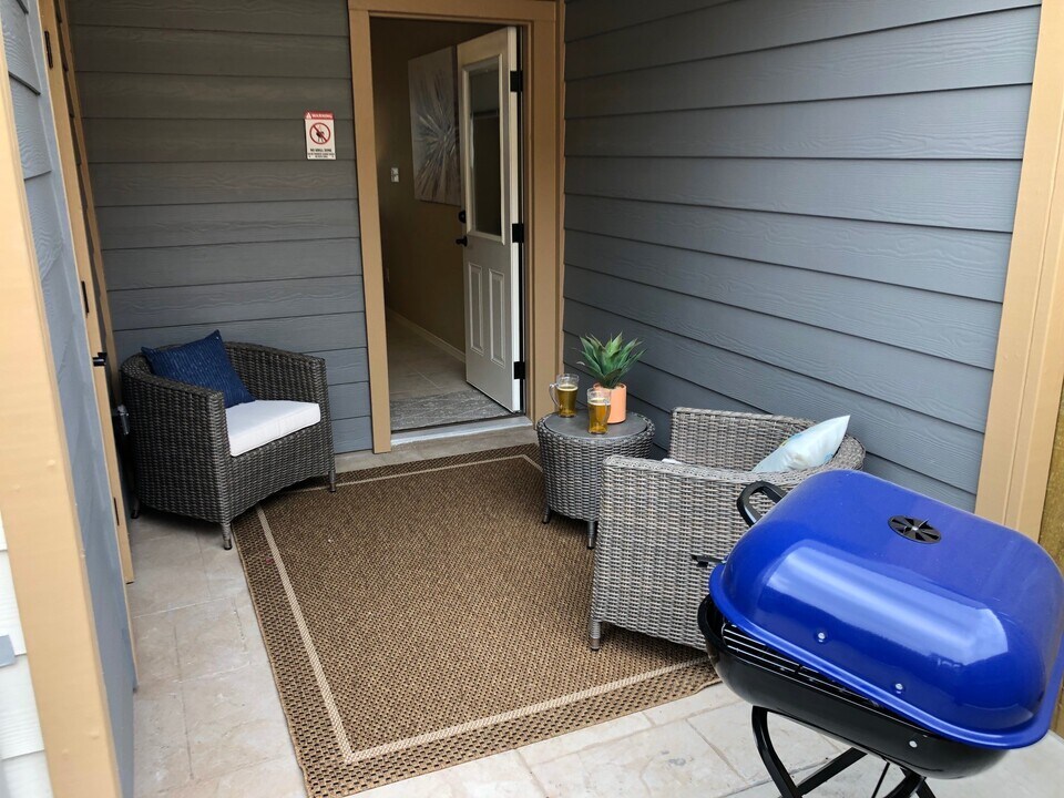 2206 E US Highway 281, Unit B-11 in Hidalgo, TX - Building Photo