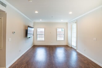 Old Row at Cloverdale in Tuscaloosa, AL - Foto de edificio - Interior Photo