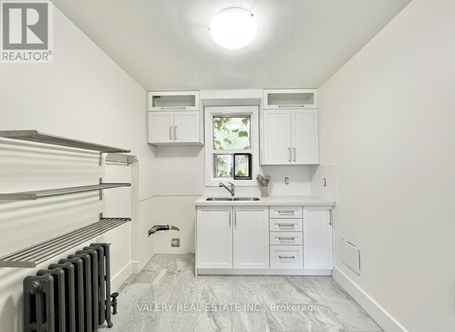 property at 15 Stavebank Rd S