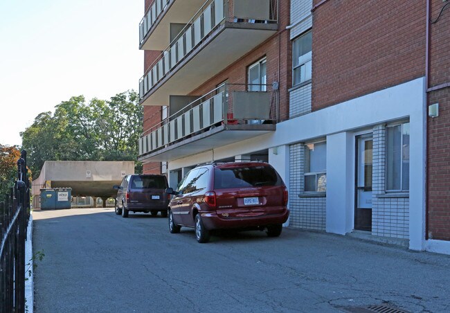 Prospect Towers in Hamilton, ON - Building Photo - Building Photo