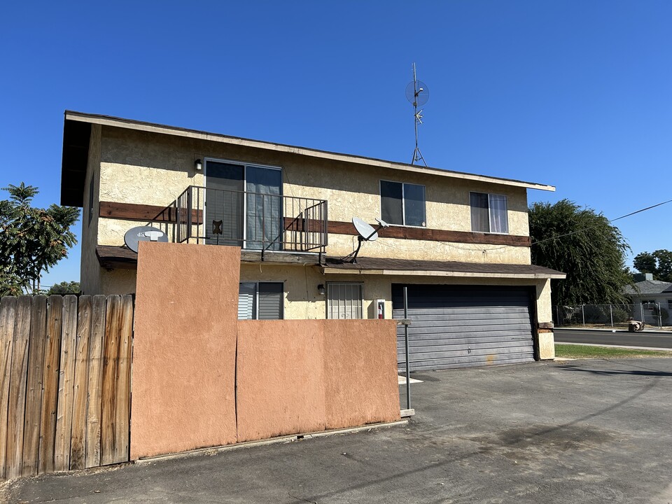 501 McCord in Bakersfield, CA - Building Photo