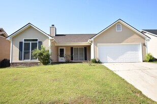 322 Porterfield Ct in Fayetteville, NC - Building Photo