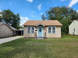 1112 E Corona St in Ada, OK - Building Photo