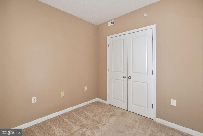 property at 851 N Glebe Rd