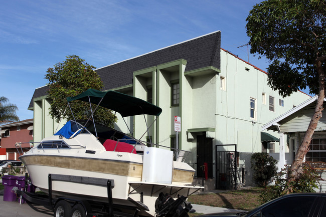 830 Ohio Ave in Long Beach, CA - Foto de edificio - Building Photo