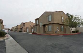 Seneca Village in Victorville, CA - Foto de edificio - Building Photo