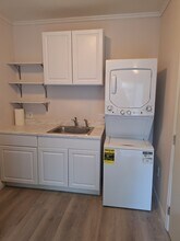 16663 Victory Blvd, Unit 16661 in Van Nuys, CA - Building Photo - Building Photo