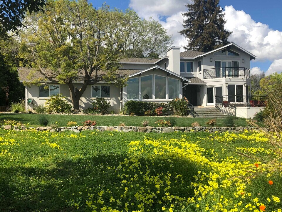 11611 Upland Way in Cupertino, CA - Building Photo