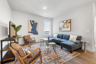 5820 1/2 Cameron Rd in Austin, TX - Building Photo