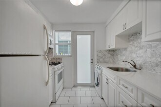 1035 Meridian Ave in Miami Beach, FL - Building Photo - Building Photo