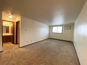 Autumn Grove Apartments in Mitchell, SD - Building Photo - Building Photo