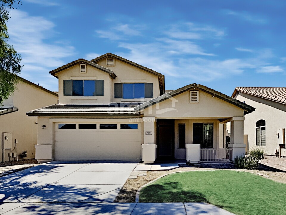 12323 W Medlock Dr in Litchfield Park, AZ - Building Photo