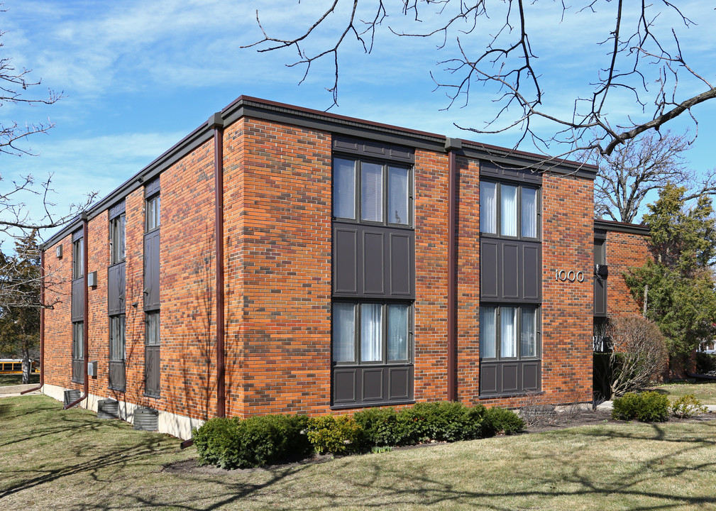 1000 Waukegan Rd in Deerfield, IL - Building Photo