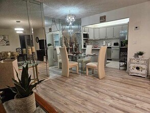 105 Lake Pine Cir in Greenacres, FL - Building Photo - Building Photo