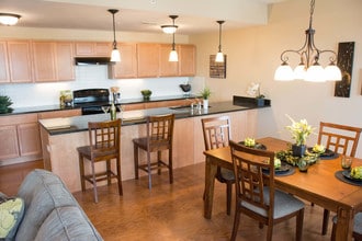 Butternut Commons Luxury Apartments in Syracuse, NY - Foto de edificio - Building Photo