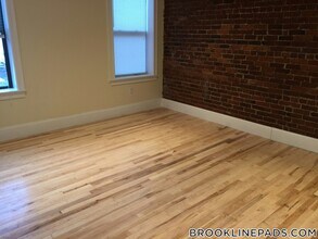 1203 Beacon St in Brookline, MA - Foto de edificio - Building Photo