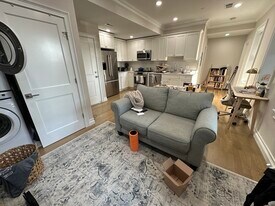 14 Mount Hood Rd, Unit 1 in Boston, MA - Building Photo