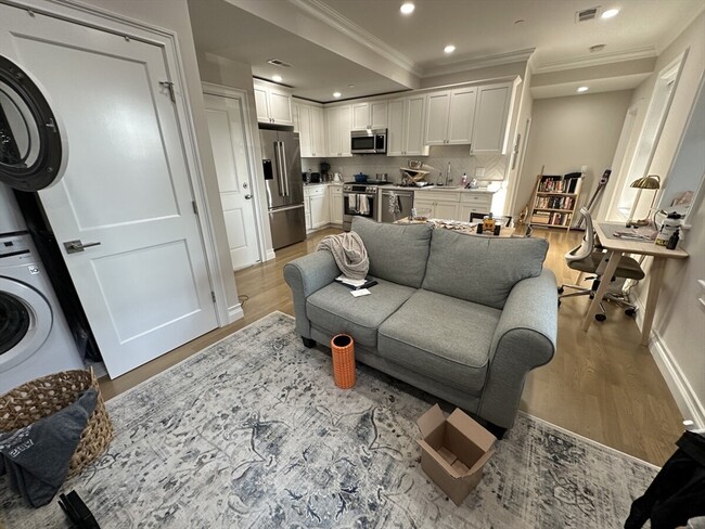 14 Mount Hood Rd, Unit 1