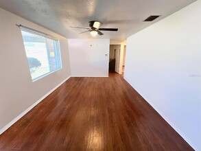 4928 Mirage Ave in Holiday, FL - Foto de edificio - Building Photo