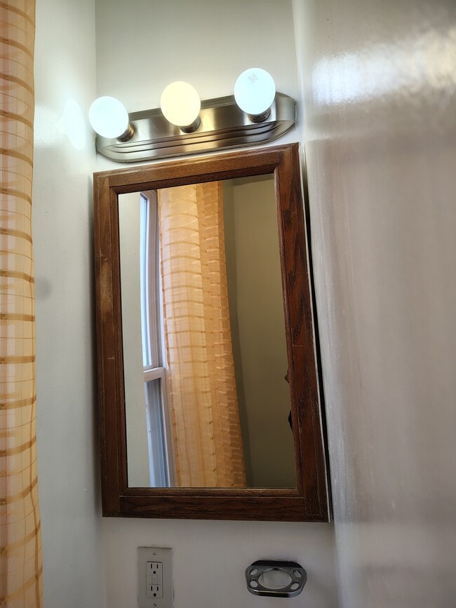 1631 Carnation St in Harrisburg, PA - Foto de edificio - Building Photo