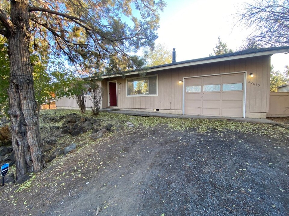 20615 Mary Way in Bend, OR - Building Photo