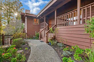 27 Pasatiempo Dr in Santa Cruz, CA - Building Photo - Building Photo